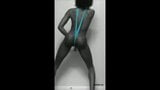 Mujer negra bailando en bikini snapshot 2