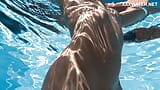 Mađarska plavuša mršavi pornstar na plivanju snapshot 15