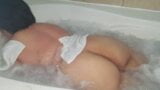 拉丁女郎在淋浴时需要帮助 snapshot 7