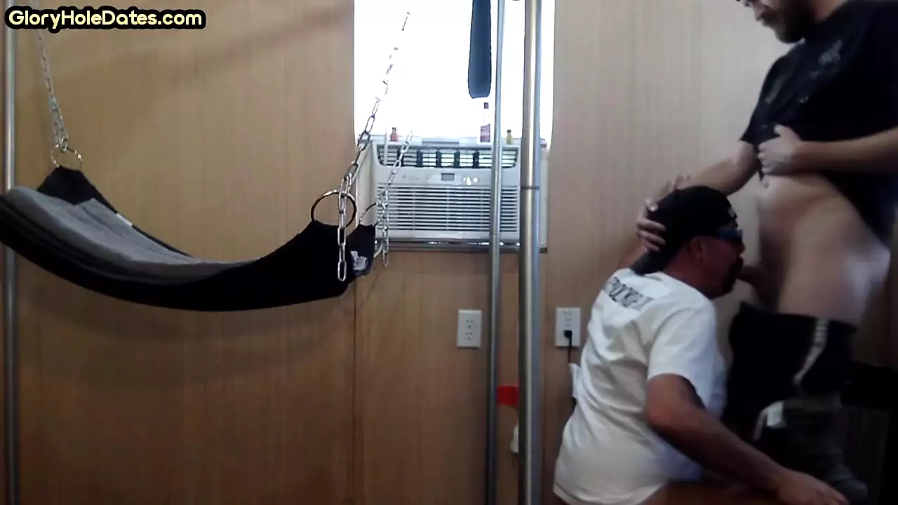 Τρύπα δόξας BJ DILF γαμήθηκε από κώλο σε σφεντόνα από πούτσα BF
