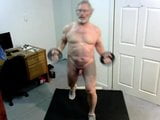 Abuelo desnudo hacer ejercicio snapshot 11