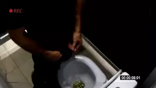 Скрытая камера в мужском туалете колледжа: смотрим, как парни выпускают пар! Скрытая камера в мужском туалете колледжа: смотрим, как парни выпускают пар!