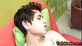 Latino consolador amoroso twink juguetes culo en amateur solo video snapshot 5