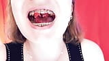 ASMR: aparelho e mastigação com saliva e fetiche de vore SFW vídeo quente por Arya Grander snapshot 14