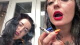 Fumând și fumând fetiș cu stăpâna Lara și dominatoarea Nika snapshot 11