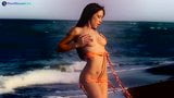Mia Diamond se masturbează erotic și senzual pe plajă snapshot 7