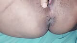 Desi stiefmutter squirtet hardcore-sexvideo - Hindi Audio snapshot 3