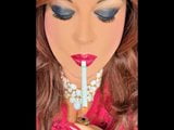 Курящая транссексуальная девушка загорается snapshot 16