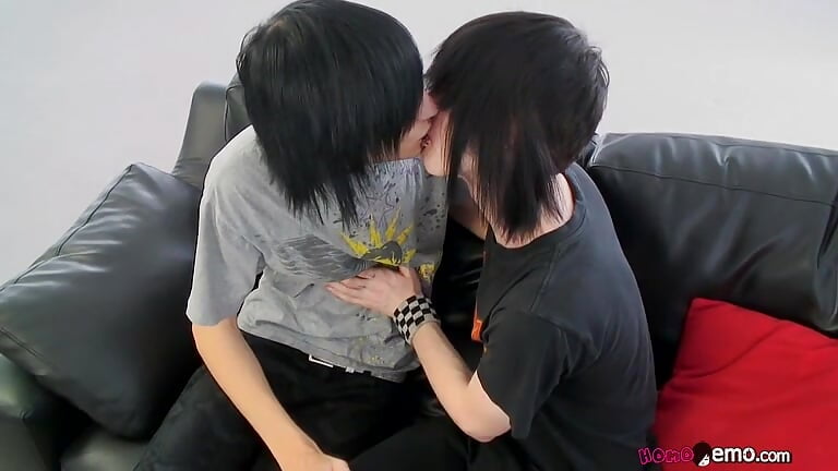 Horny Josh Osbourne Gives Leo Jone Hot Cum Shot