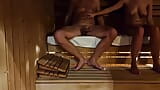 Desnuda en la sauna snapshot 9