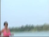 Vacker stor bröst latina joggar på stranden snapshot 7