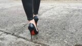 Leder-Leggings und Pumps snapshot 2