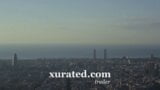 Mooi meisje op airbnb -vakantie in Barcelona snapshot 1