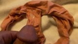 Tujuh tamparan air mani yang teruja pada seluar dalam anak tiri snapshot 9