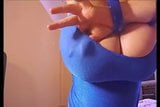 Stiefmutter mit riesigen Titten befummelt snapshot 2