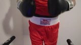 Boxer được gài trước máy chạy bộ, kem n cums trong cốc háng snapshot 6