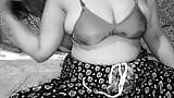 Bhabhi show in full body. snapshot 8