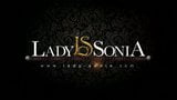 Lady Sonia si masturba sul bancone della cucina snapshot 16