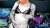 Punk Egirl trémousse son cul dans une nouvelle lingerie (baise sur o f) snapshot 5