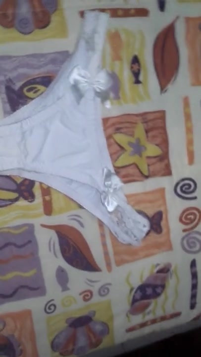 Outra calcinha da novinha.