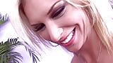 La tetona Brooke Banner y Savannah Stern dejan que los hombres se follen los coños snapshot 2