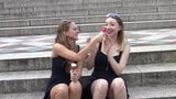 VIDAGE DE COUILLES EN REGLE: HELEN ET CHARLOTTE (18 ANS) 2 snapshot 6