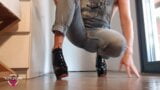 Nippleringlover - milf arrapata in jeans e tacchi alti con figa trafitto snapshot 2