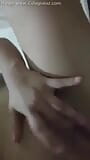 Minha namorada dedilhando buceta rosa e mostrando peitos grandes snapshot 15