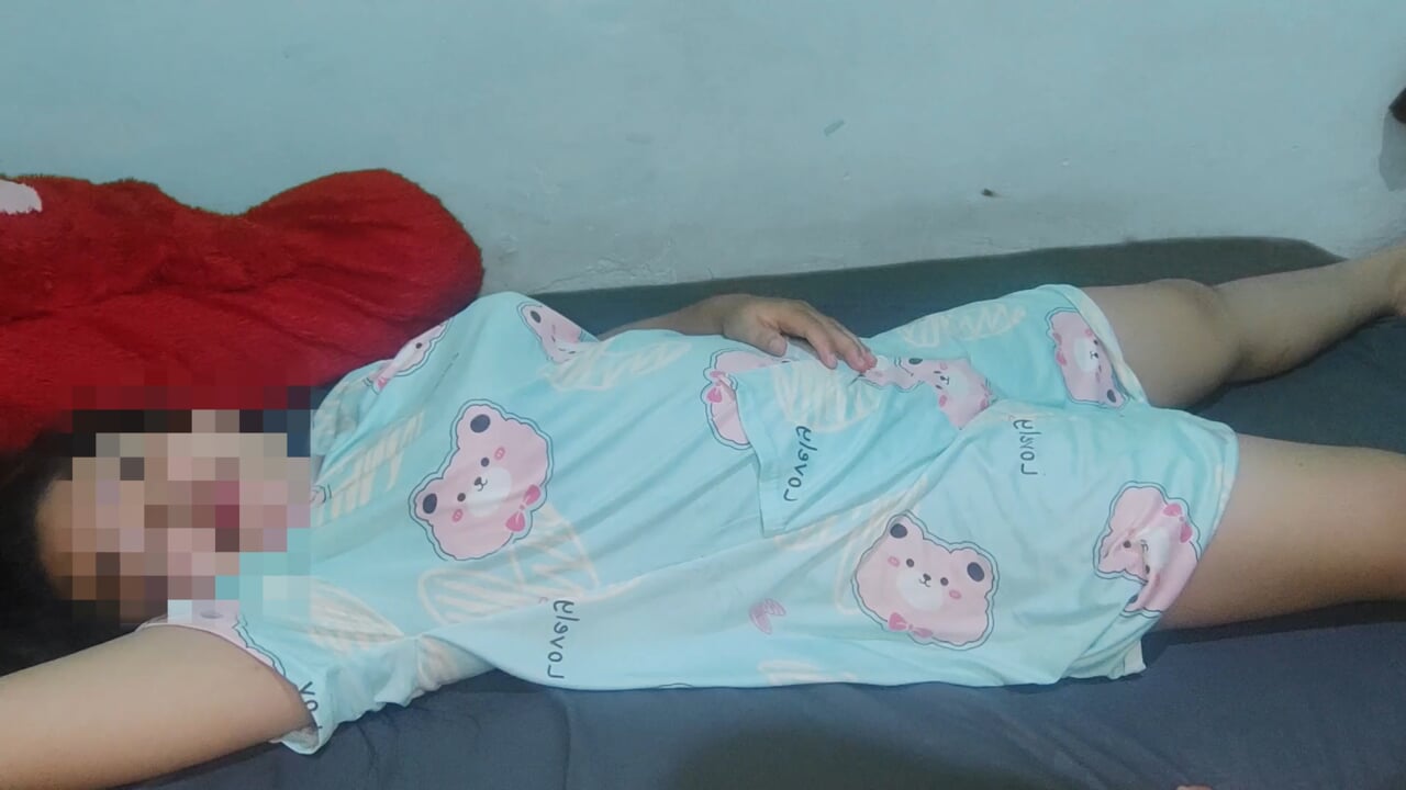 Tetangga genit nakal yang nggak pake celana dalam saat memakai piyama