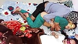 Fodendo meia-irmã enquanto a madrasta estava descansando com ele voz hindi suja snapshot 3
