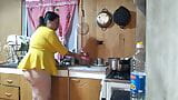 Chubby stepmommy un kitchen snapshot 9