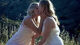 Scarlet Red e Jillian Janson fodem na floresta snapshot 5