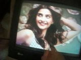 Léchage de l'aisselle de Sonam Kapoor avec du miel et du sperme snapshot 12