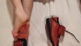 Maresa piedi puzzolenti, scarpe rosse snapshot 6