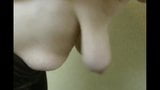 Montres tes gros seins snapshot 8