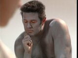 Ein Typ wird geil, während er sich nackt für eine Künstlerin posiert und sie beginnen im Studio zu knallen snapshot 4