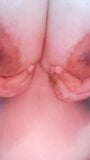 Juego de tetas. Mira mis tetas temblar. snapshot 1