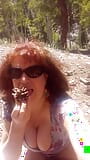 Atenção amantes da natureza! Masturbando com um cone de pinheiro, peitos fodendo um ramo de árvore durante uma caminhada nas montanhas !! snapshot 9