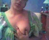 Linda garota mostrando seus peitos grandes na webcam snapshot 3