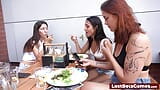 Dildo correndo com 3 jovens amigas sensuais fica desagradável no final snapshot 16