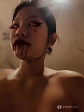 Halloween 2023, Emma Thai dans le personnage du vampire sucé snapshot 1