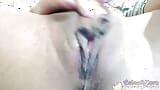 Une bombasse à la chatte gonflée a un orgasme délicieux - EsdeathPorn snapshot 8