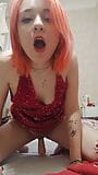 Striptis buatan sendiri yang indah dalam gaun merah, masturbasi dengan mainan dan orgasme snapshot 10