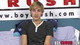 Blonde twink neukt zichzelf met een dildo tijdens solo masturbatie snapshot 6