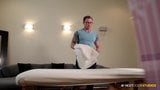 Nextdoorstudios - massagista me pelado e ele filmou! snapshot 6