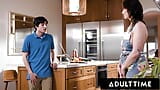 ADULT TIME - La belle-mère sexy Siri Dahl accepte de laisser son beau-fils curieux la enculer dans la cuisine ! snapshot 3