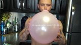 Balloon fetish - sergente Miles che soffia palloncini video 1 snapshot 1