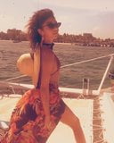 Sarah Hyland roter Bikini snapshot 8