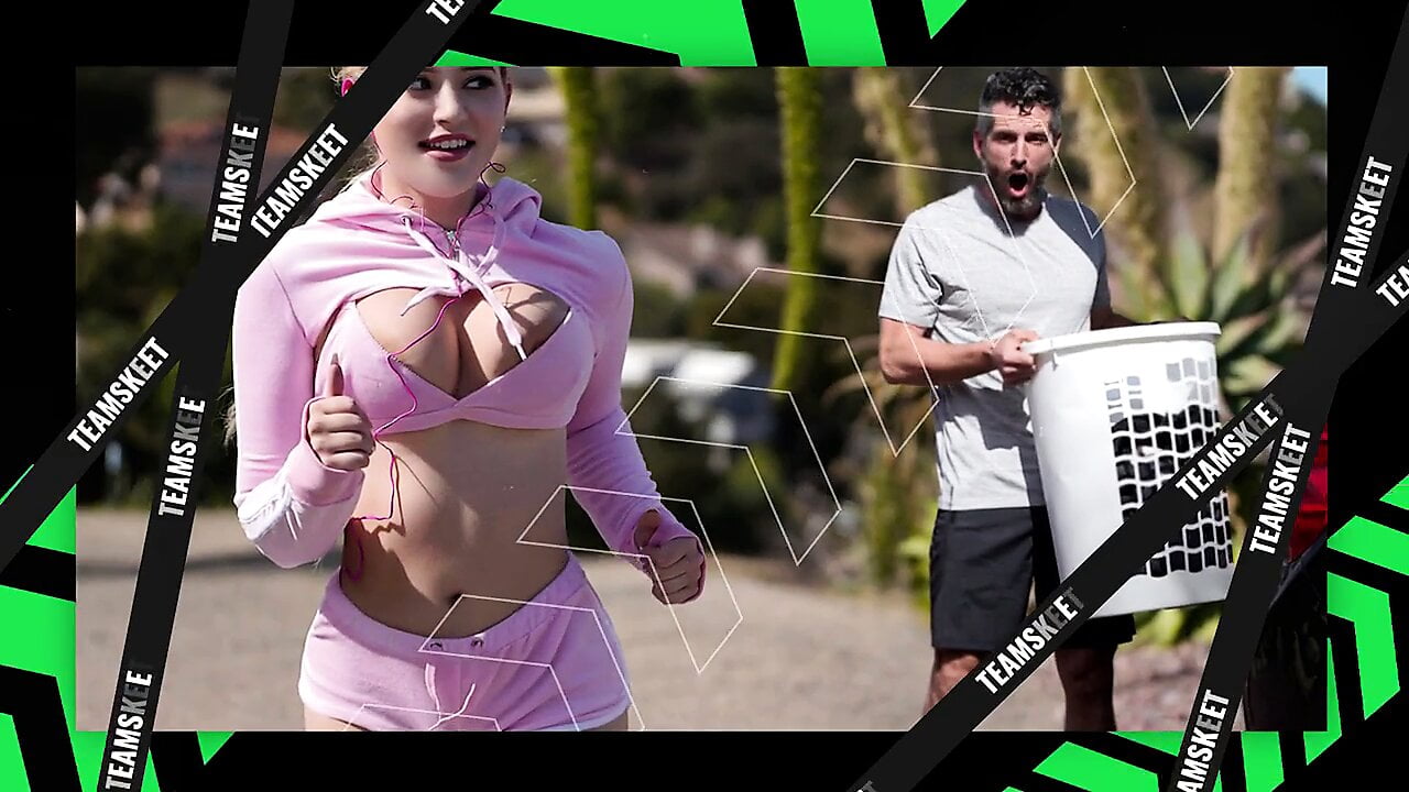 Teamskeet - 性感的熟女用她的继子作为裸体模特