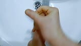 Sono andato a lavarmi le mani a casa del mio amico sexy snapshot 13
